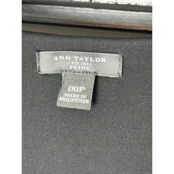 Ann Taylor Black White Stretch V-Neck Short Sleeve Empire Sheath Dress Size 00P - Picture 10 of 11